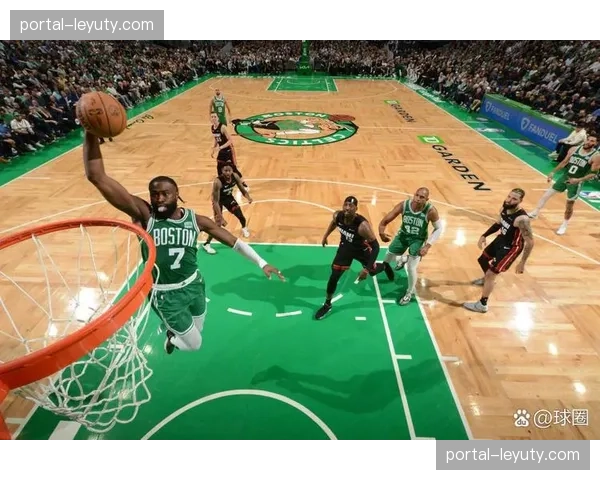 凯尔特人布朗贡献26分4篮板 双探花组合火力全开压制76人